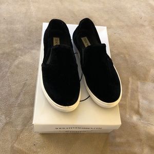 Steve Madden Suede Slip Ons